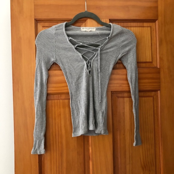 Lace-up cropped long sleeve - Picture 1 of 2